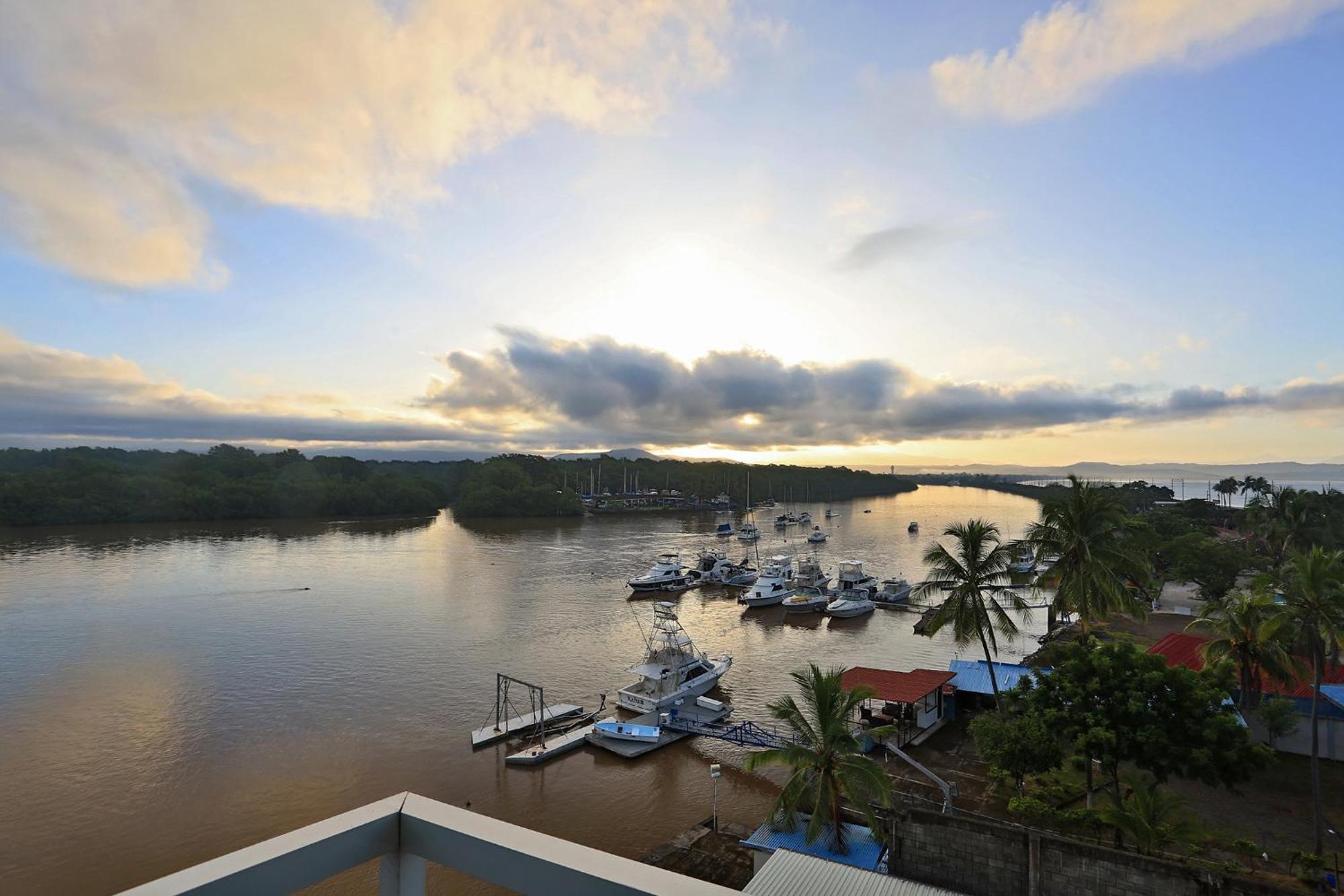 Puerto Azul Hotel Пунтаренас Екстер'єр фото
